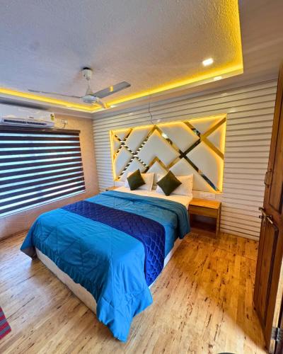 white rose house boat