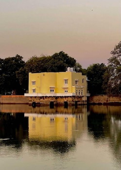 junia bagh a lakeside homestay
