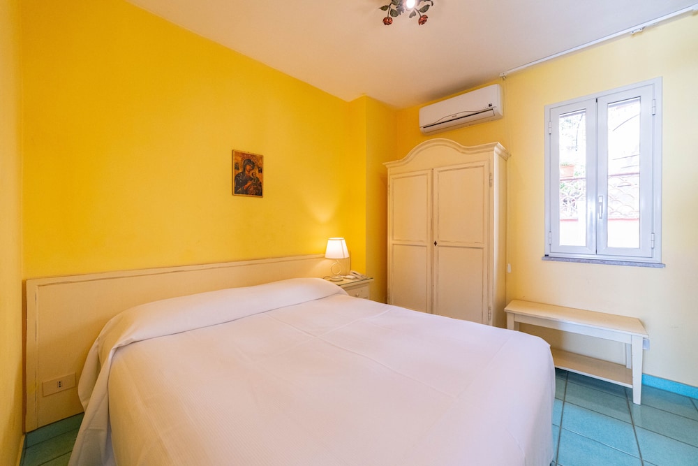 mendolia beach hotel