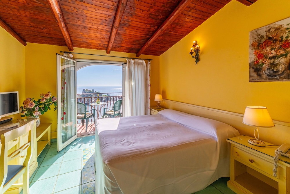 mendolia beach hotel