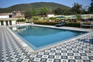 aura resorts