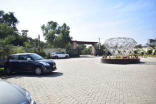 aura resorts