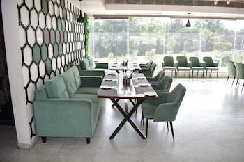 Aura Resorts,,2 star