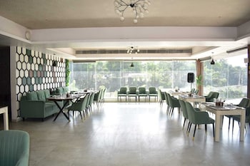 aura resorts