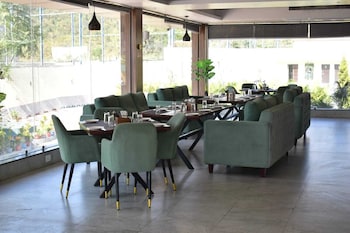 aura resorts