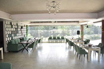 aura resorts