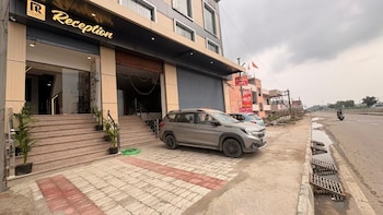 Hotel Raas Inn,,2 star