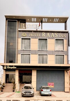 Hotel Raas Inn,,2 star