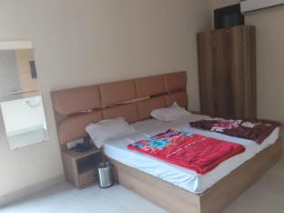 hotel awadh grand