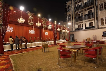 hotel awadh grand