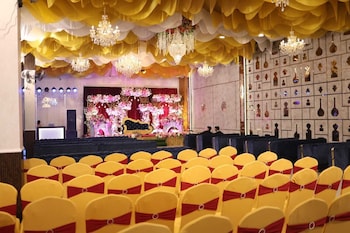 hotel awadh grand
