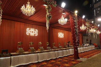 hotel awadh grand