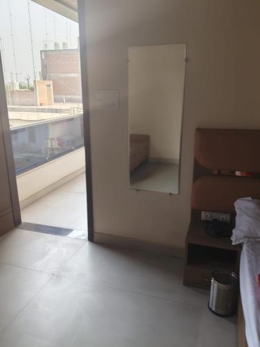 hotel awadh grand