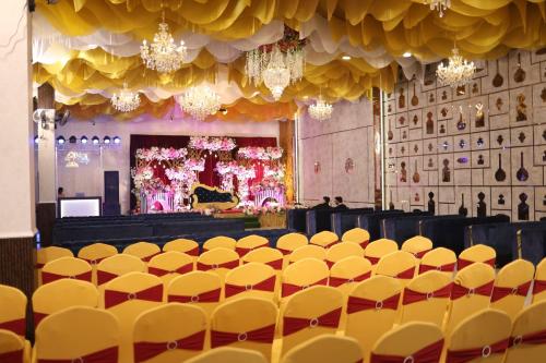 hotel awadh grand