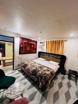 the town escape cottage