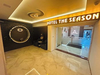 hotel the season