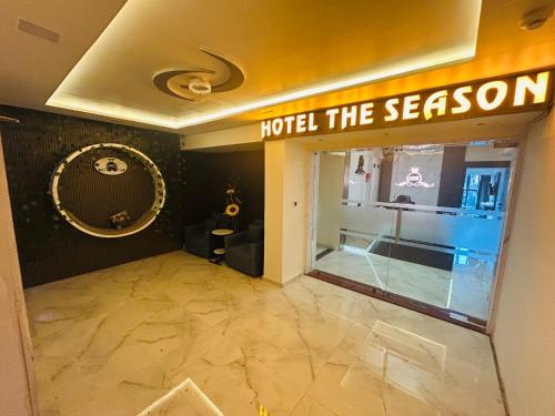 hotel the season