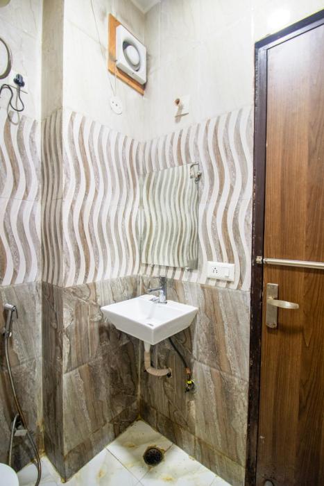 hotel sr palace near igi delhi aiprort