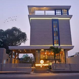 hotel sands point