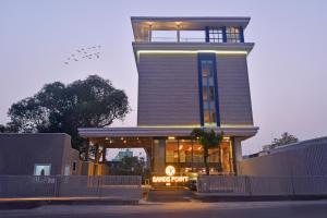 hotel sands point