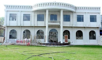 Hotel Pushpa Paradise,,2 star