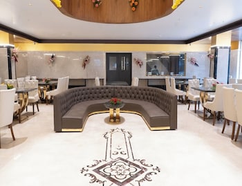 Ratan International,,3 star