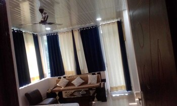 Phs Kasauli Hills,,3 star