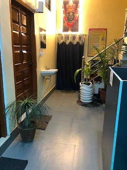 Shri Ladli Krishna Kunj Homestay Near Ram Mandir Ayodhya,,2 star