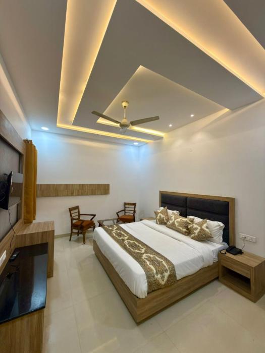 hotel silver bricks