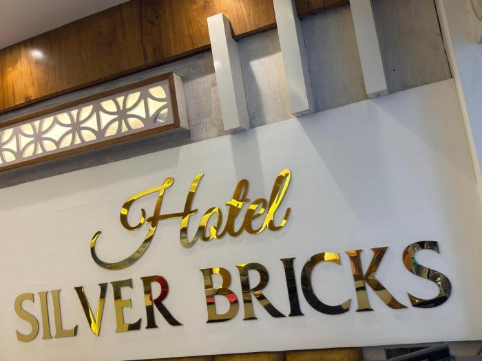 hotel silver bricks