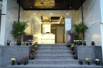 hotel dps crown