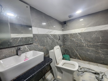 hotel kelson dx near ramakrishna metro