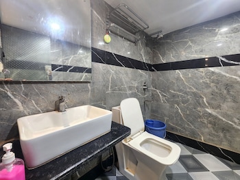 hotel kelson dx near ramakrishna metro