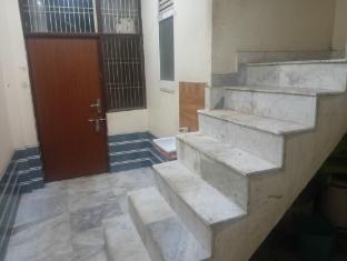 Sri Krishna Rooms Court ,,3 star