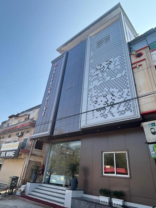 hotel saffron hive