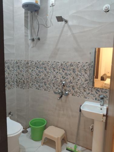 Shri Ramya Dham,,3 star