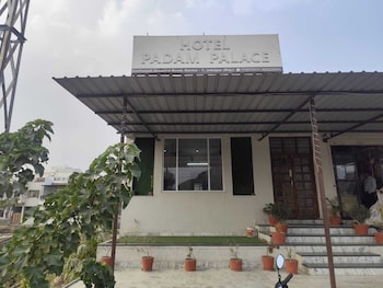 hotel padam palace and garden