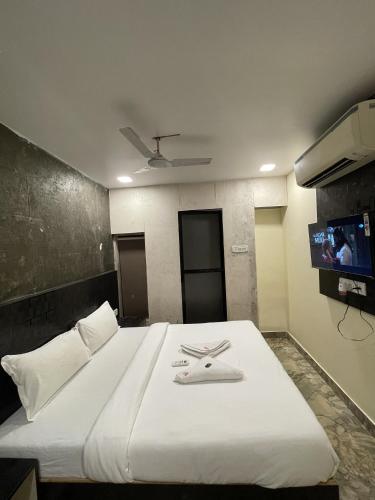 hotel vile parle executive near nanavati