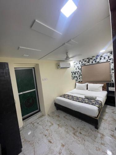 hotel vile parle executive near nanavati