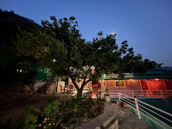 mehra paradise and cafe