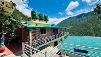mehra paradise and cafe