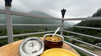 mehra paradise and cafe