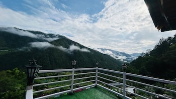 mehra paradise and cafe