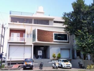 Shiva Family Lodge Muktainagar,,5 star