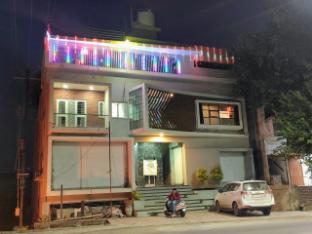 shiva family lodge muktainagar