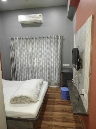 shiva family lodge muktainagar