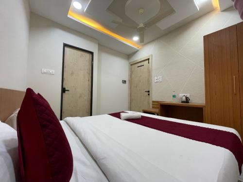 hotel loto central ujjain station