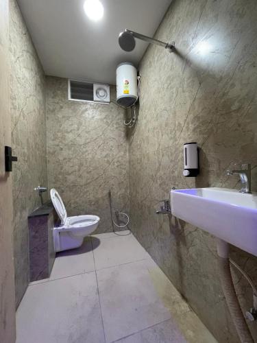 hotel loto central ujjain station