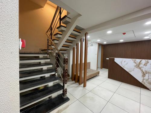 hotel loto central ujjain station