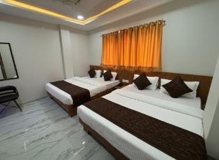 hotel loto central ujjain station